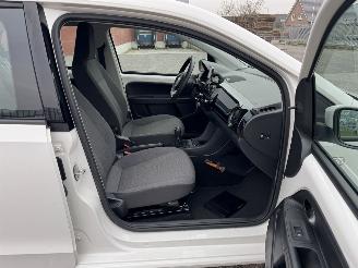 Volkswagen Up! 1.0 44Kw NAIV - AIRCO picture 19