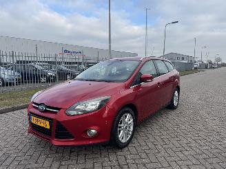 Vaurioauto  passenger cars Ford Focus 74kw Navi - Clima 2014/10
