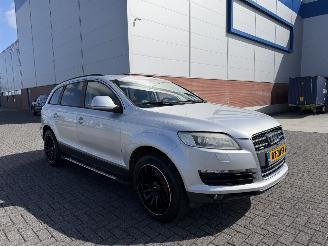 skadebil auto Audi Q7 4.2 V8 quattro 5+2 2008/3