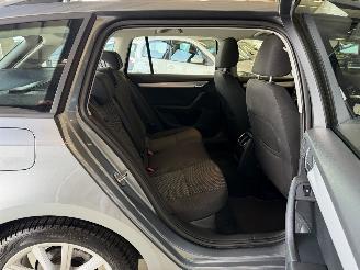 Skoda Octavia 1.2 TSI 77Kw Clima - Navi picture 17