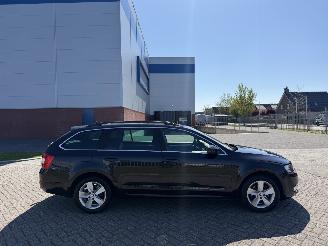Skoda Octavia 1.6 TDI 77Kw Clima - NAVI picture 5