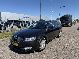 uszkodzony samochody osobowe Skoda Octavia 1.6 TDI 77Kw Clima - NAVI 2013/10