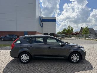 Kia Cee d Sporty wagon 1.4 CVVT 77Kw AIRCO picture 4