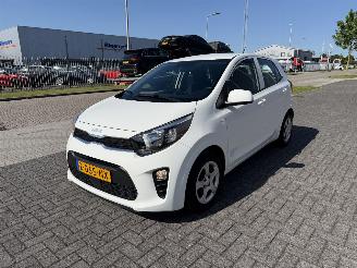 Damaged car Kia Picanto 1.0 49Kw AIRCO Euro6 2024/5