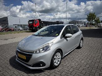 uszkodzony samochody osobowe Peugeot 208 1.2 60kw Euro6 - Airco - Navi 2018/3