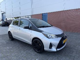Unfallwagen Toyota Yaris 51Kw Aspiration Bi-Tone AIRCO 2016/12