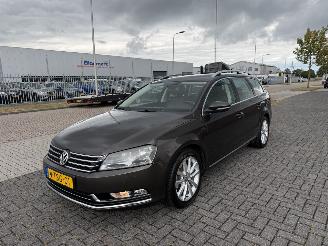 krockskadad bil auto Volkswagen Passat 1.6 TDI 77kw Highline Navi Clima 2014/4