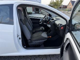 Peugeot 107 1.0 50kw AIRCO picture 14