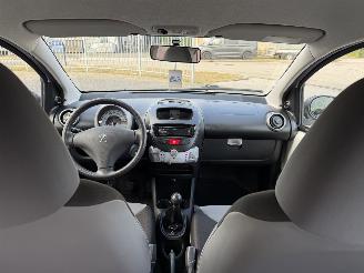 Peugeot 107 1.0 50kw AIRCO picture 16