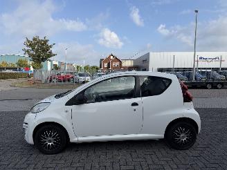 Peugeot 107 1.0 50kw AIRCO picture 2