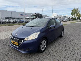 krockskadad bil auto Peugeot 208 1.2 VTI 60Kw AIRCO 2012/12
