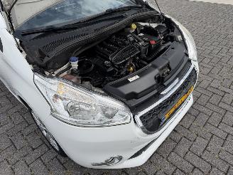Peugeot 208 1.2 VTI 60Kw AIRCO NAVI picture 12