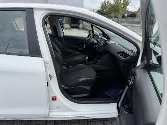 Peugeot 208 1.2 VTI 60Kw AIRCO NAVI picture 23