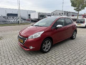 škoda osobní automobily Peugeot 208 1.2 60Kw AUTOMAAT Clima - Navi 2015/2