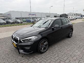 BMW 1-serie 116 D Aut. Executive Edition picture 2