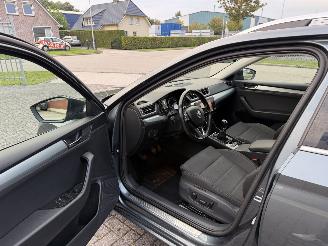 Skoda Superb 1.6 TDI 88Kw Clima - Navi picture 14
