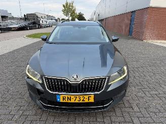 Skoda Superb 1.6 TDI 88Kw Clima - Navi picture 8