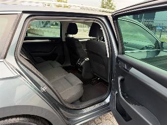 Skoda Superb 1.6 TDI 88Kw Clima - Navi picture 23