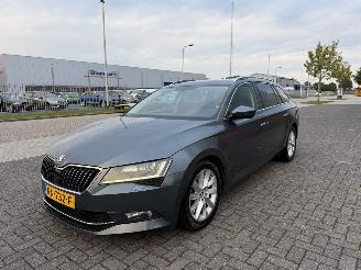 Unfallwagen Skoda Superb 1.6 TDI 88Kw Clima - Navi 2018/2