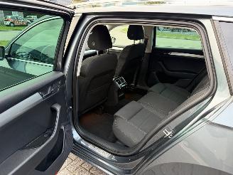 Skoda Superb 1.6 TDI 88Kw Clima - Navi picture 18