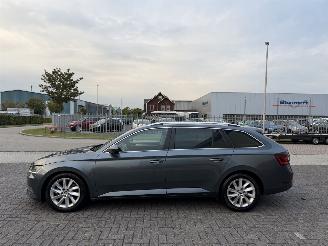 Skoda Superb 1.6 TDI 88Kw Clima - Navi picture 2