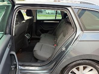 Skoda Superb 1.6 TDI 88Kw Clima - Navi picture 19