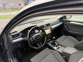 Skoda Superb 1.6 TDI 88Kw Clima - Navi picture 17
