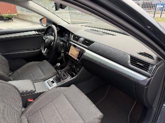 Skoda Superb 1.6 TDI 88Kw Clima - Navi picture 27