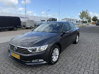 Schadeauto Volkswagen Passat 1.4 TSI DSG Clima - Navi 2017/10