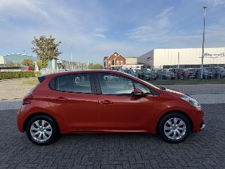Peugeot 208 1.2 PureTech 60kw AIRCO Euro6 picture 6