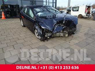 uszkodzony samochody osobowe Volvo V-40 V40 (MV), Hatchback 5-drs, 2012 / 2019 2.0 D2 16V 2015/12
