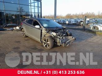 krockskadad bil auto Volvo V-40 V40 (MV), Hatchback 5-drs, 2012 / 2019 2.0 D2 16V 2015/10