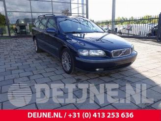 skadebil auto Volvo V-70 V70 (SW), Combi, 1999 / 2008 2.4 20V 140 2002/1