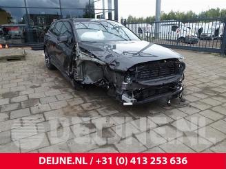 Vrakbiler auto Volvo V-60 V60 II (ZW), Combi, 2018 2.0 B3 16V Mild Hybrid 2024/4