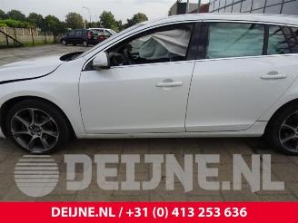Volvo V-60 V60 I (FW/GW), Combi, 2010 / 2018 2.0 D2 16V picture 21