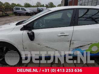 Volvo V-40 V40 (MV), Hatchback 5-drs, 2012 / 2019 2.0 D4 16V picture 12