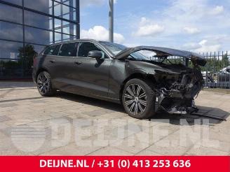 Coche siniestrado Volvo V-60 V60 II (ZW), Combi, 2018 2.0 T8 16V Plug-in Hybrid AWD 2019/10