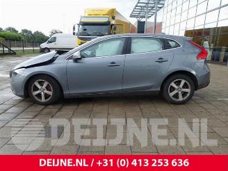 Volvo V-40 V40 (MV), Hatchback 5-drs, 2012 / 2019 2.0 T2 16V picture 4