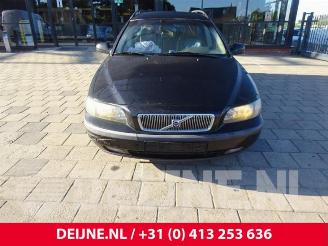 Volvo V-70 V70 (SW), Combi, 1999 / 2008 2.4 20V 140 picture 2