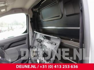 Peugeot Expert Expert (V1/VA/VB/VE/VF/VT/VY), Van, 2016 2.0 Blue HDi 120 16V picture 16