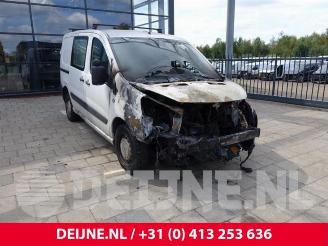 Coche accidentado Peugeot Expert Expert (G9), Van, 2007 / 2016 2.0 HDi 120 2009/8