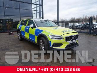 Vaurioauto  passenger cars Volvo V-60 V60 Cross Country II (ZZ), Combi, 2018 2.0 B4 16V Mild Hybrid AWD 2023/1