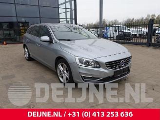 demontáž osobní automobily Volvo V-60 V60 I (FW/GW), Combi, 2010 / 2018 2.4 D6 20V Plug-in Hybrid AWD 2013/12