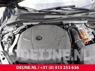 Volvo V-60 V60 II (ZW), Combi, 2018 2.0 T6 16V Plug-in Hybrid AWD picture 35