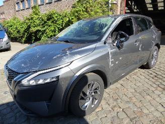 damaged passenger cars Nissan Qashqai  2021/9