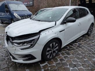 krockskadad bil auto Renault Mégane Limited 2021/12