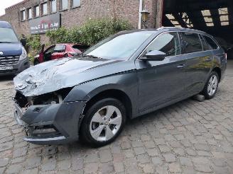 damaged passenger cars Skoda Octavia Ambition 2020/10