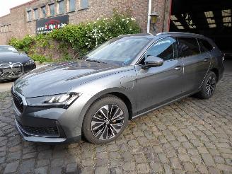 Vaurioauto  passenger cars Skoda Superb Combi 1.5 TSI iV 150kW Selection 2025/1