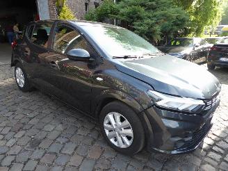 Dacia Sandero Expression picture 4