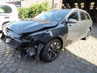 damaged passenger cars Kia Ceed Sportwagon Hybrid 2024/6